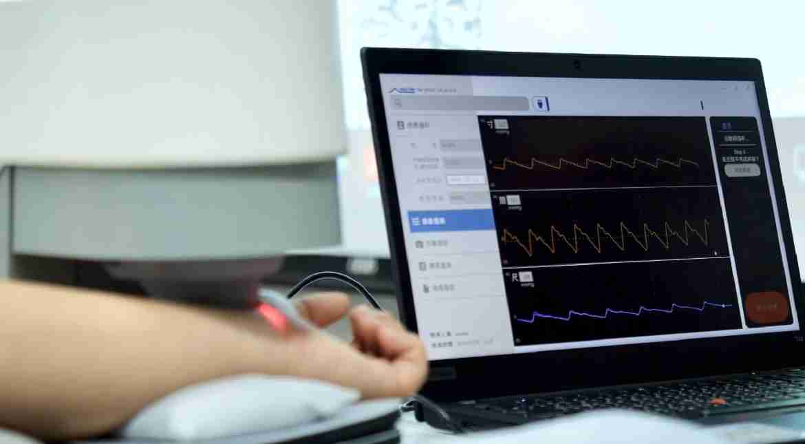 赏金国际耘康以高解析与拟真的显示技术，，将其应用于中医检测，，提供“中医数位化检测方案”，，，，使传统中医检测结果数据化与可视化