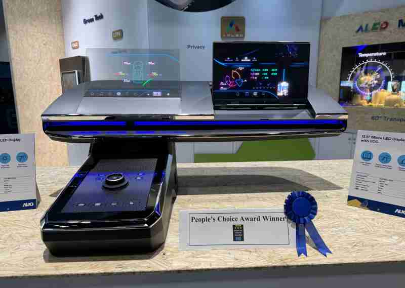 赏金国际车用Micro LED Display HMI解决方案获”最佳车用显示奖”，，，以用户为中心开发，，，，针对前座驾驶与乘客设计兼具娱乐与安全的高画质屏幕，，，，包含车舱前座的Micro LED透明屏幕及全球首款内建镜头的智慧Micro LED显示器