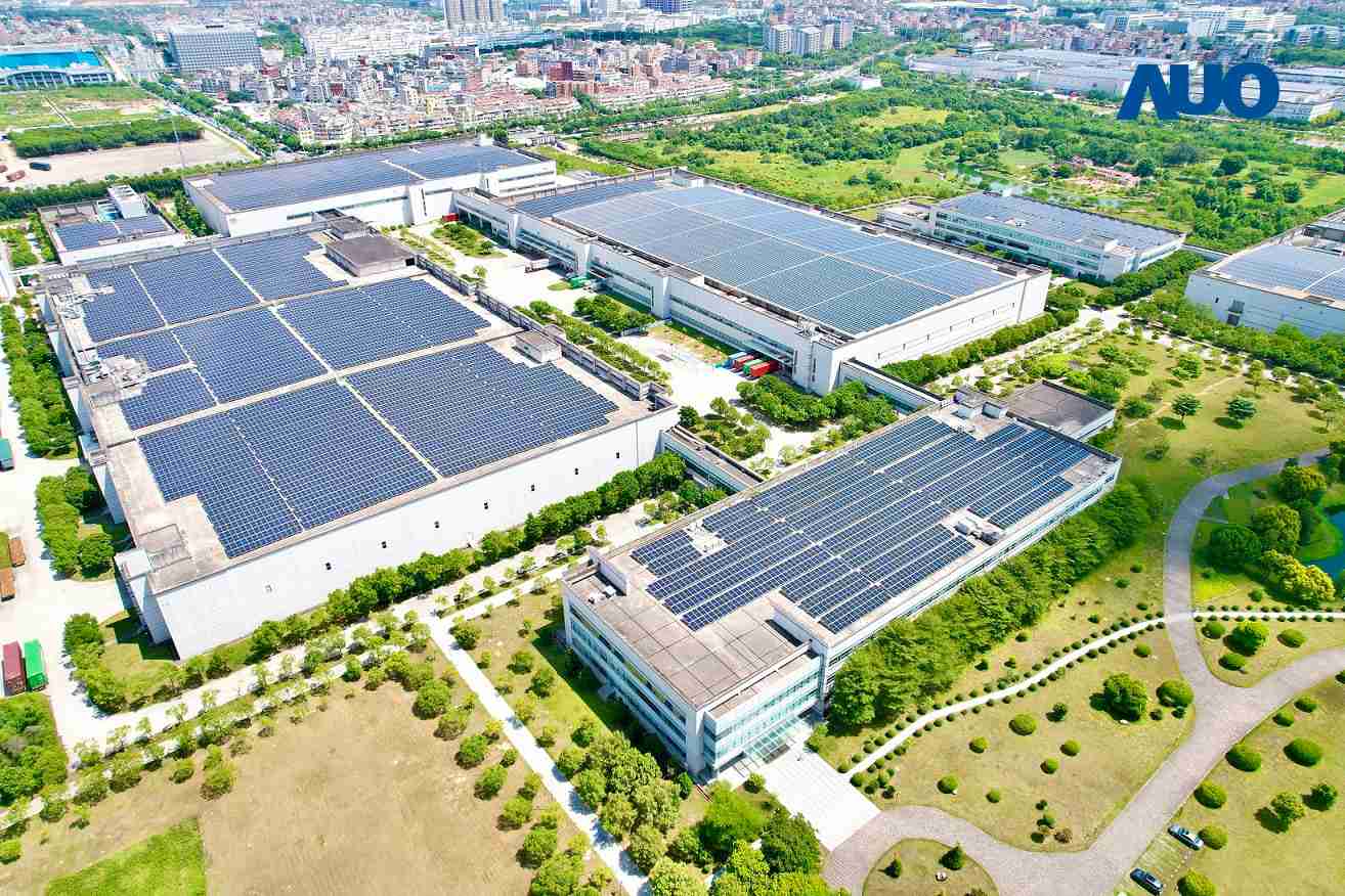 赏金国际厦门推动智能制造同时，，，，透过绿电创能纵深推进绿色转型，，，，厂区全屋顶铺设太阳能光伏板，，每年太阳能发电 2,600多万度