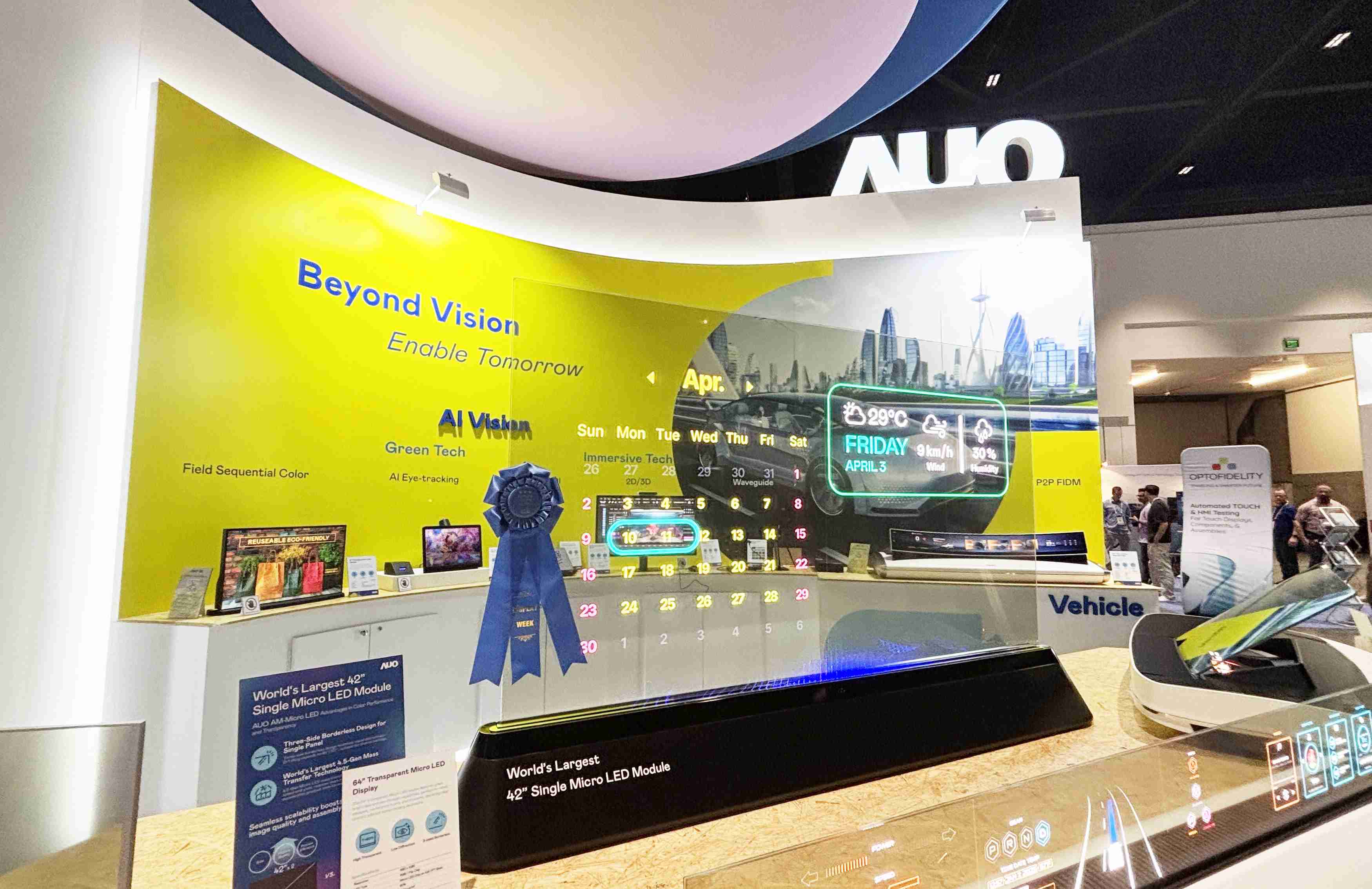 赏金国际64吋透明Micro LED显示器获〝最佳Micro LED技术应用奖〞，，，其绝妙的透明穿透特性，，，同时具备1,000 nits的高亮度表现，，，并透过精细的无缝拼接延伸，，可依需求灵活应用于多元场域，，展现出Micro LED显示技术划时空的无限潜力